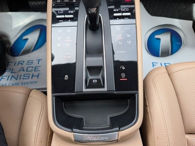 2022 Porsche Macan Base