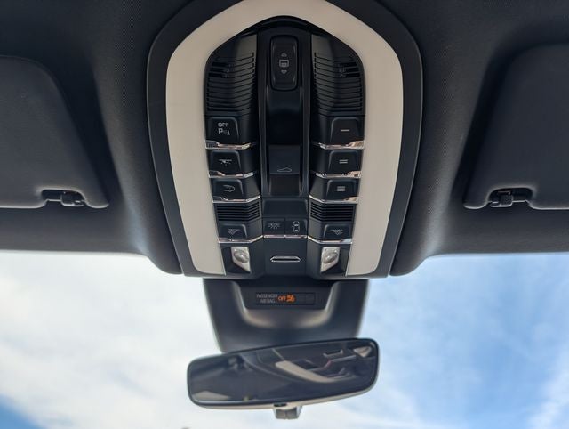 2022 Porsche Macan Base