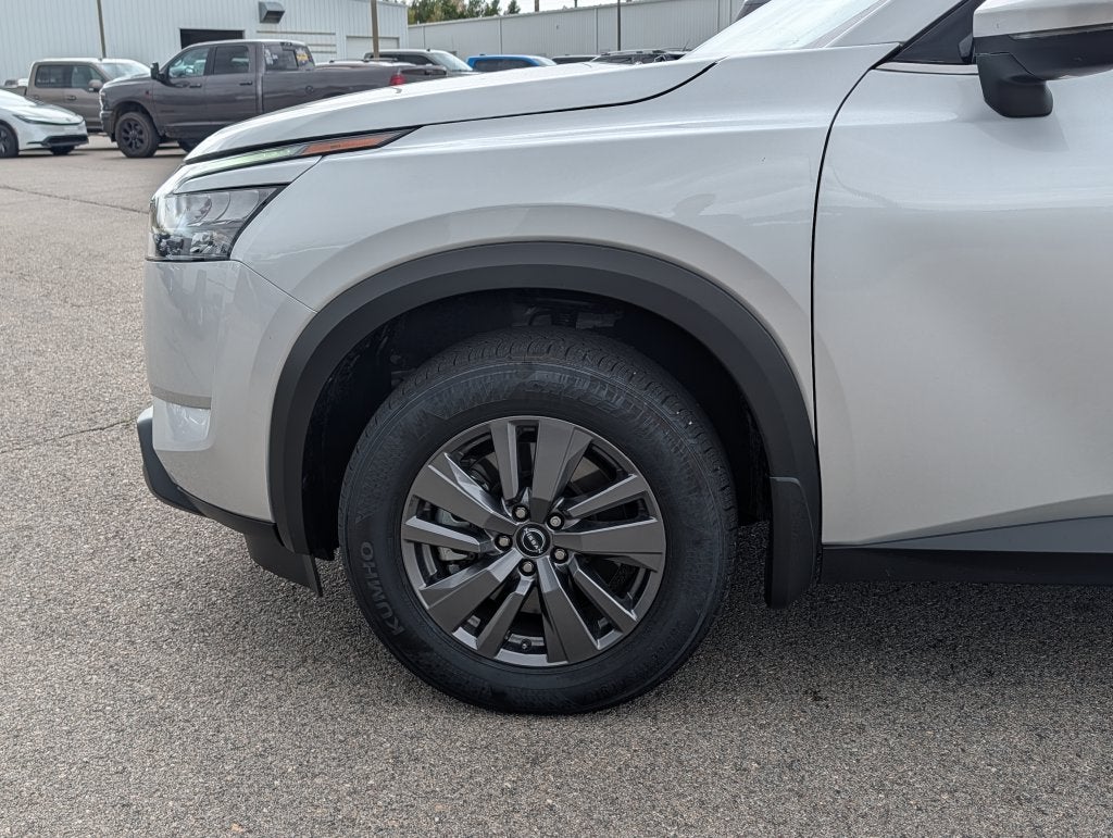 2025 Nissan Pathfinder SV 4WD