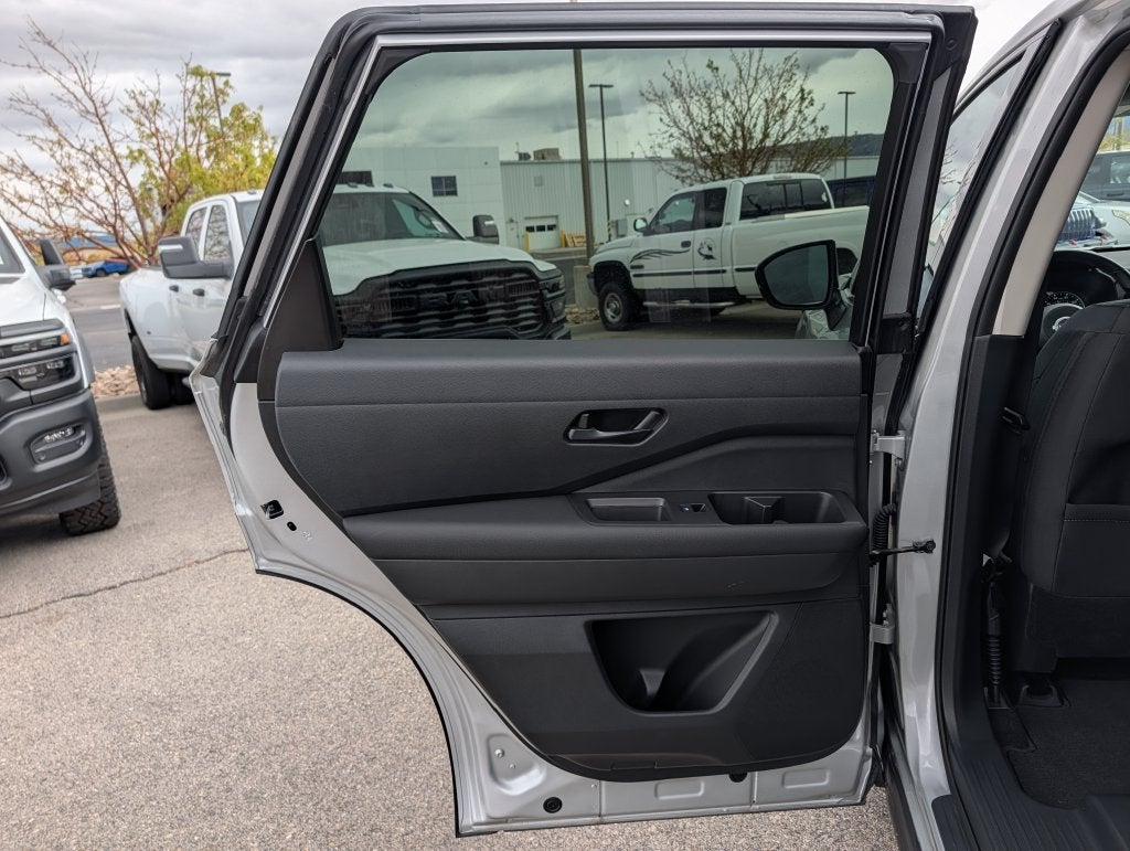 2025 Nissan Pathfinder SV 4WD