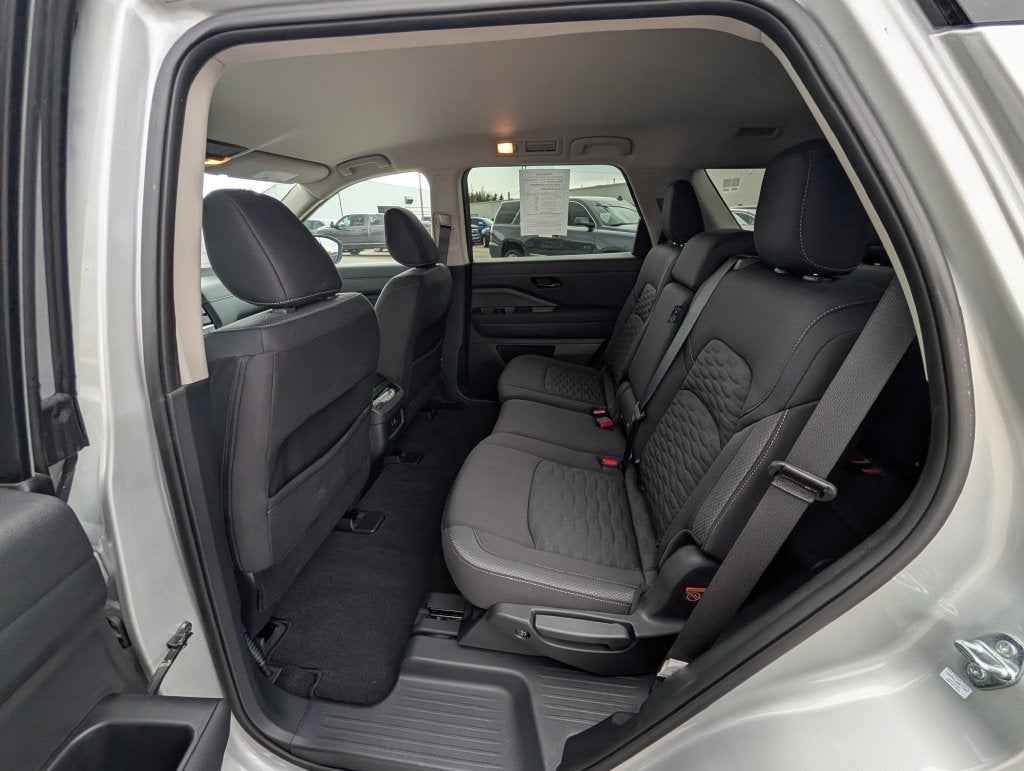 2025 Nissan Pathfinder SV 4WD
