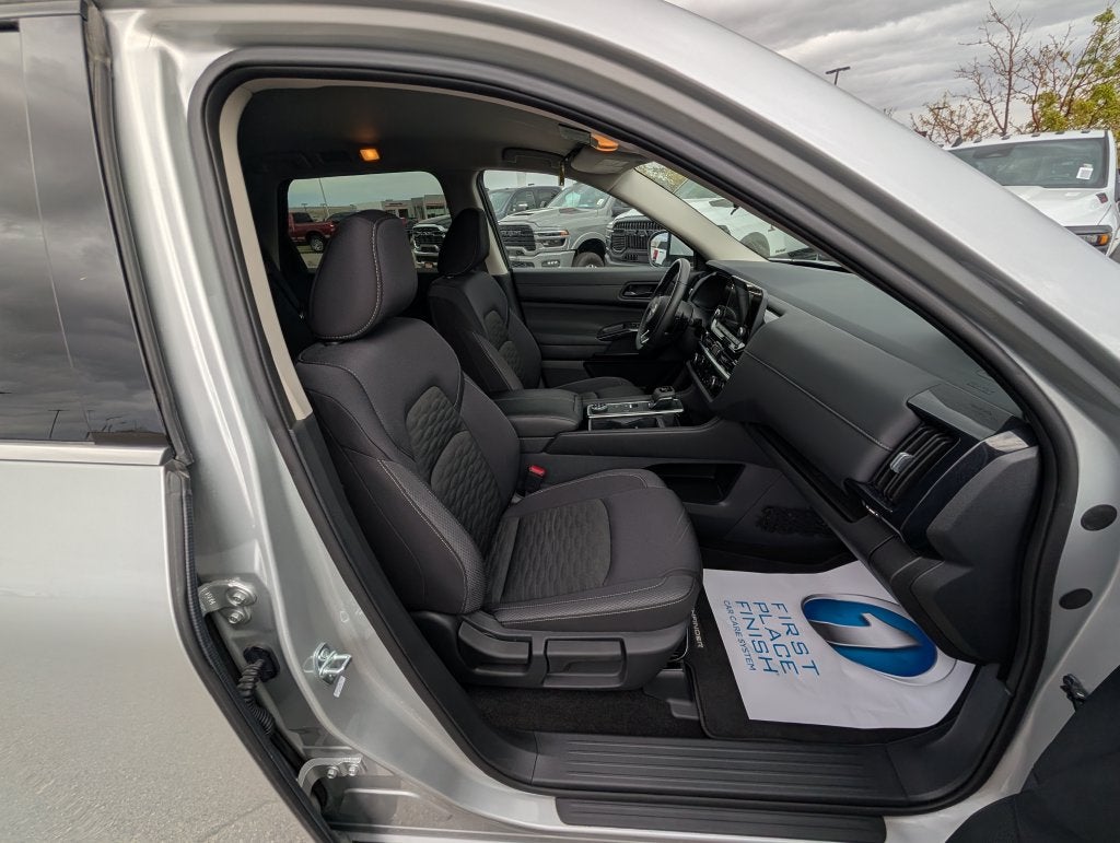 2025 Nissan Pathfinder SV 4WD