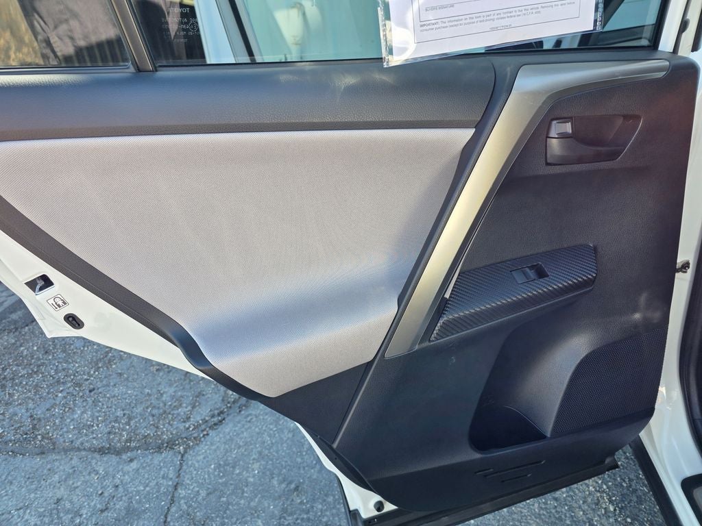 2015 Toyota RAV4 LE