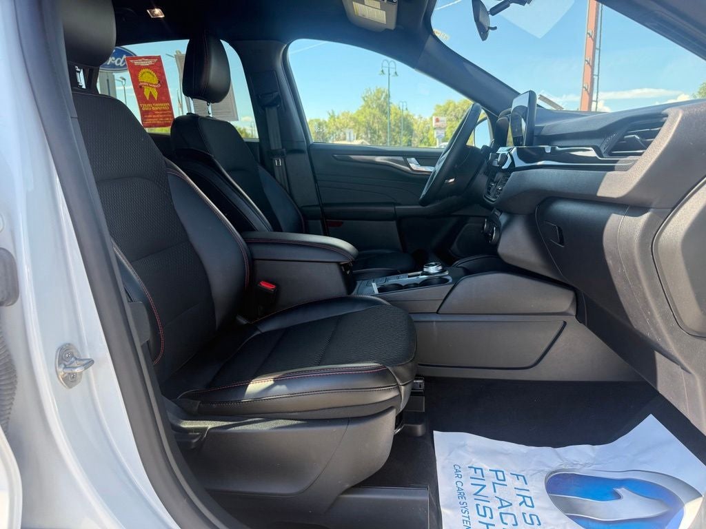2025 Ford Escape ST-Line Select - Photo 41