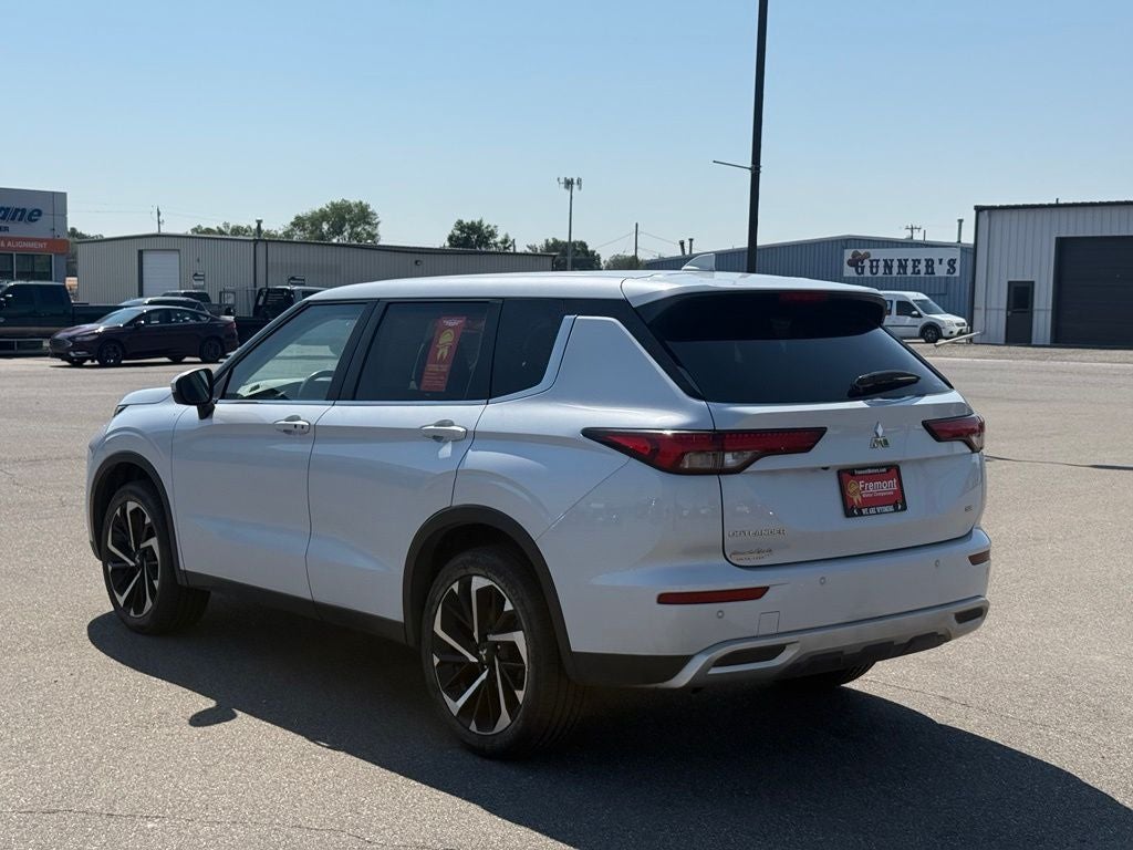 2024 Mitsubishi Outlander SE - Photo 6