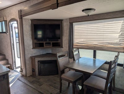 2018 Highland Ridge Mesa Ridge 5th Wheel M-337RLS