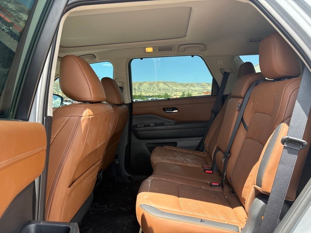 2025 Nissan Pathfinder Platinum
