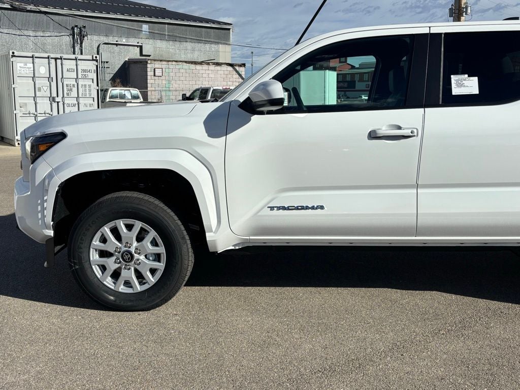 2025 Toyota Tacoma SR5 4X4