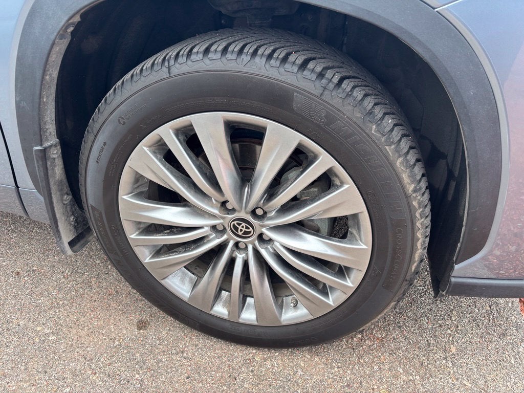 2023 Toyota Highlander Hybrid Platinum