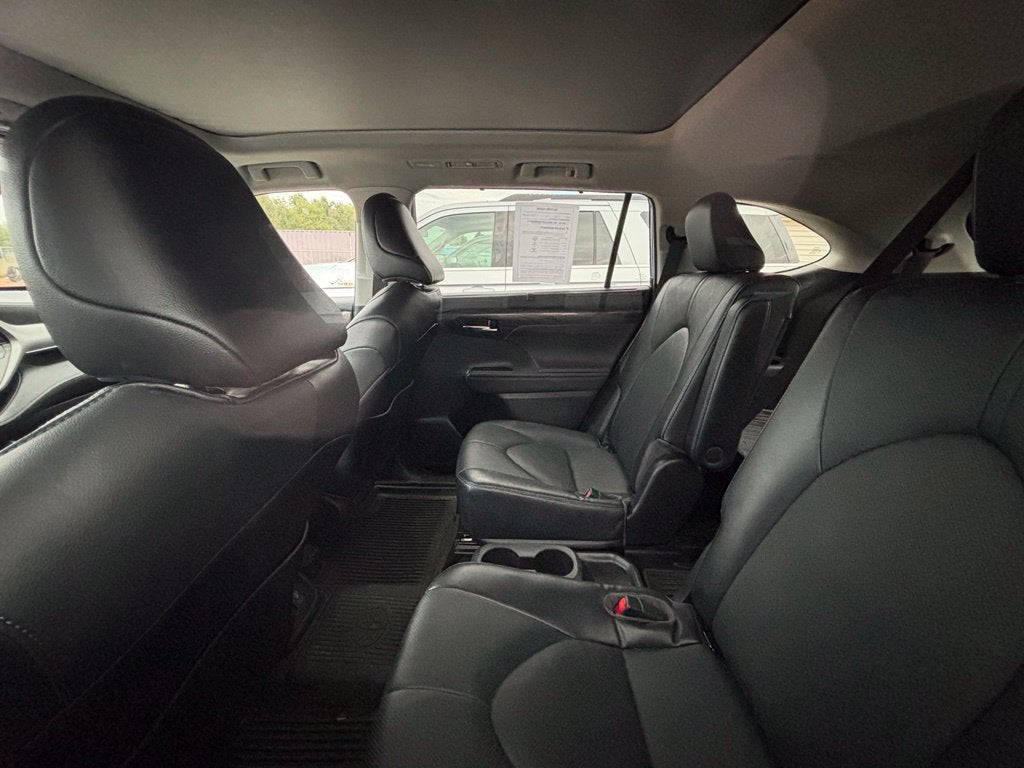 2023 Toyota Highlander Hybrid Platinum