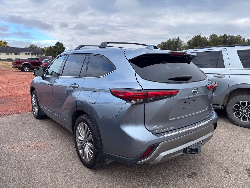2023 Toyota Highlander Hybrid Platinum