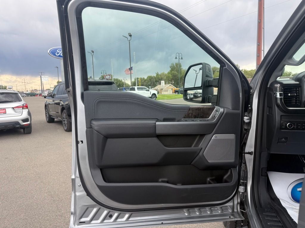 2027 Ford F-350SD Lariat
