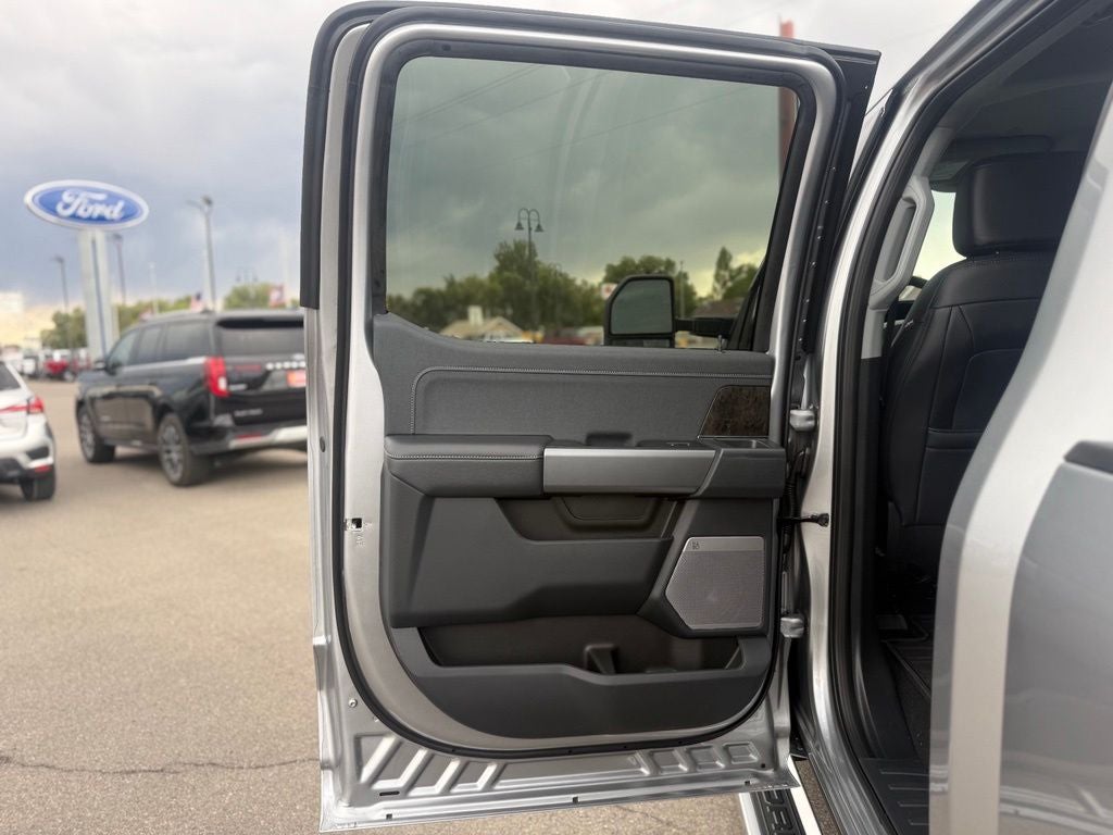 2027 Ford F-350SD Lariat
