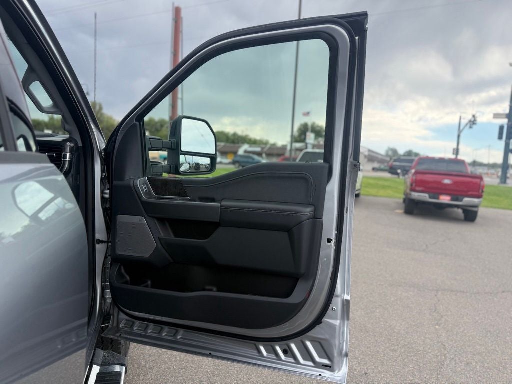 2027 Ford F-350SD Lariat