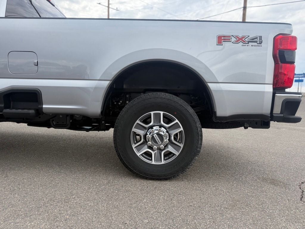 2027 Ford F-350SD Lariat