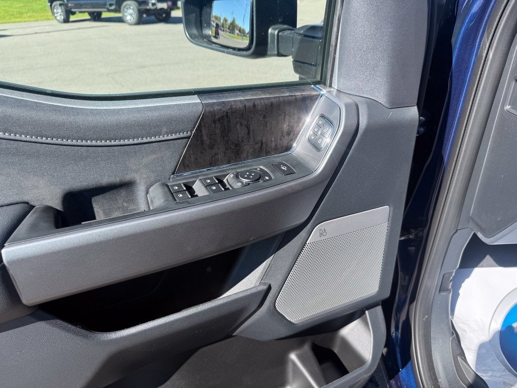 2027 Ford F-350SD Lariat DRW