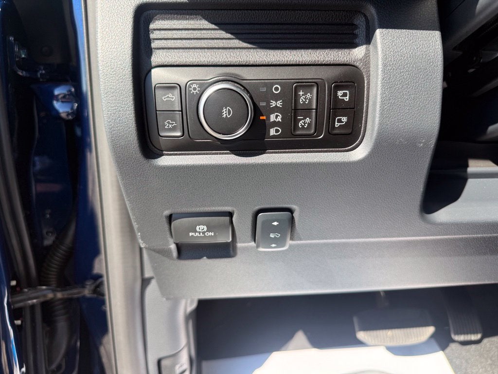 2027 Ford F-350SD Lariat DRW