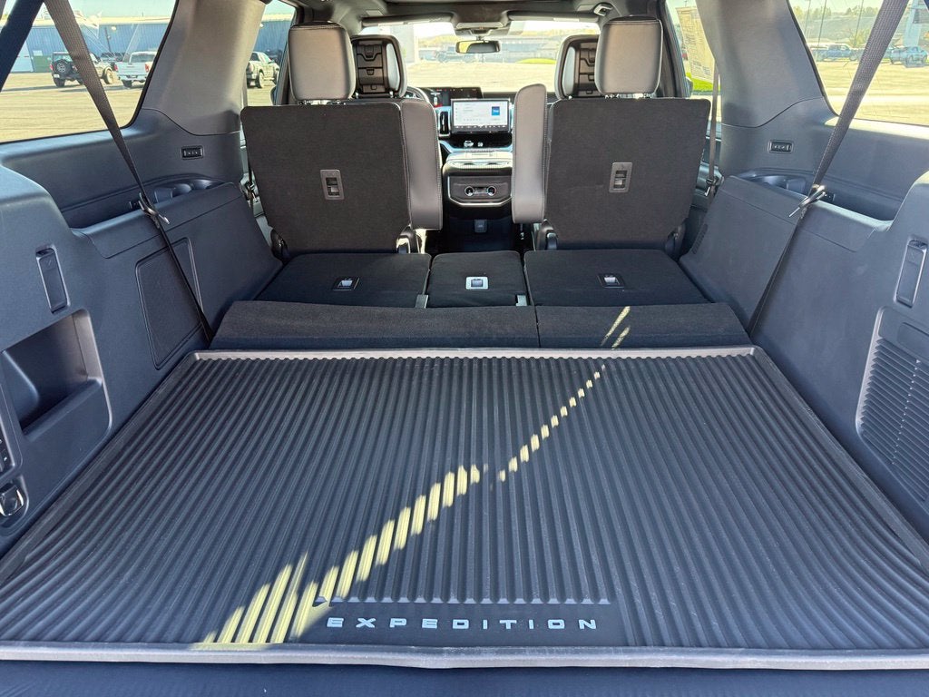 2027 Ford Expedition Max MAX Platinum