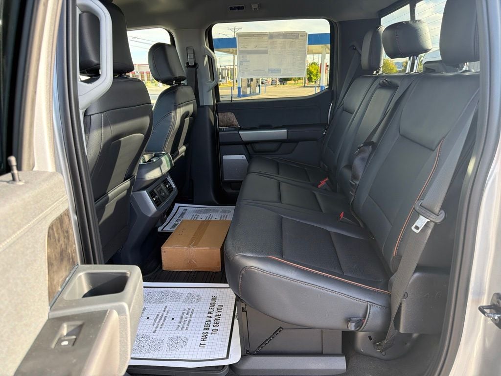 2027 Ford F-350SD Lariat Ultimate DRW