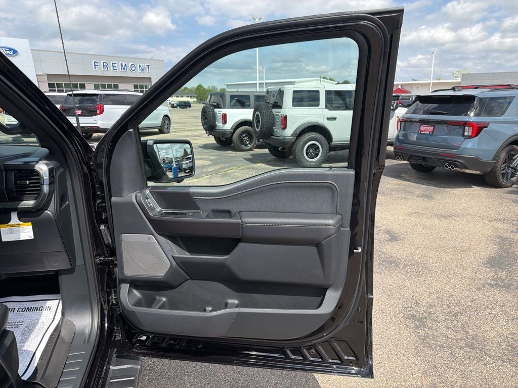 2026 Ford F-150 Lariat Black Appearance Pkg.