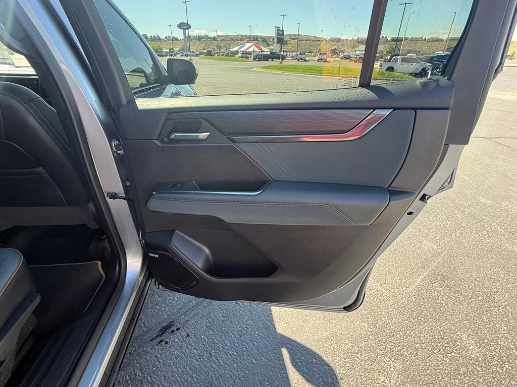 2025 GMC Acadia AT4