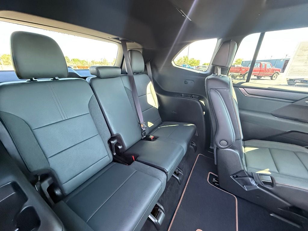2025 GMC Acadia AT4