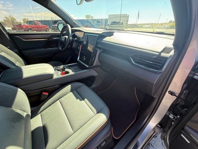 2025 GMC Acadia AT4