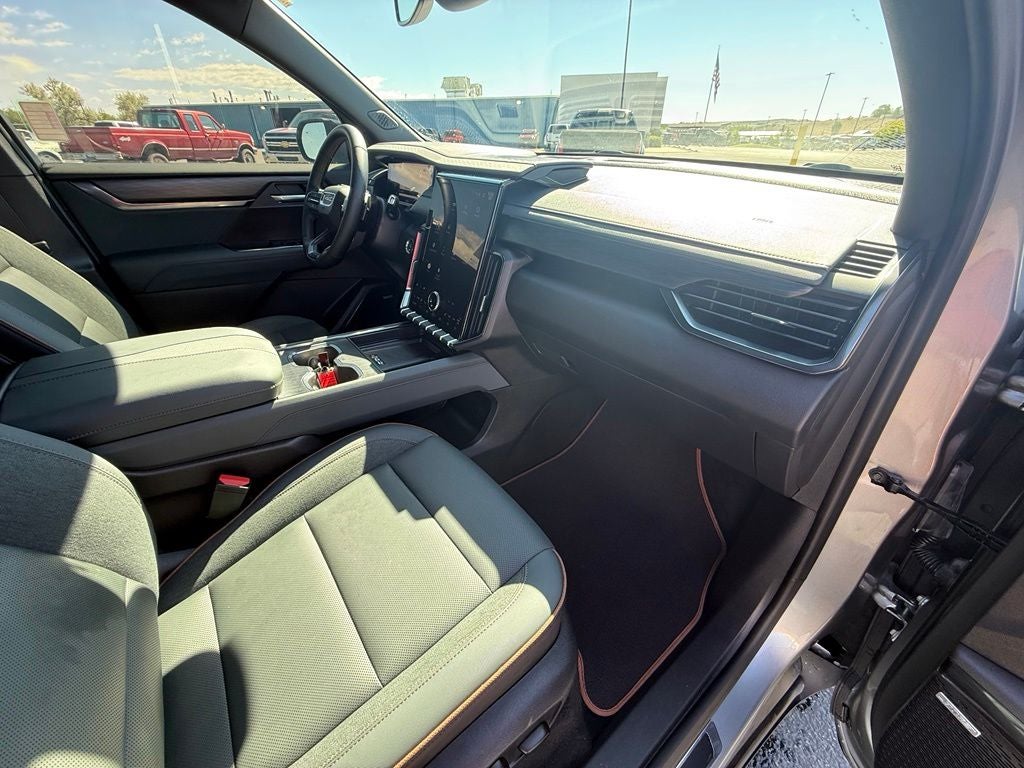 2025 GMC Acadia AT4